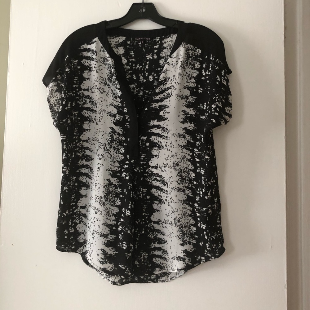 🆕 Violet & Claire White and Black Blouse